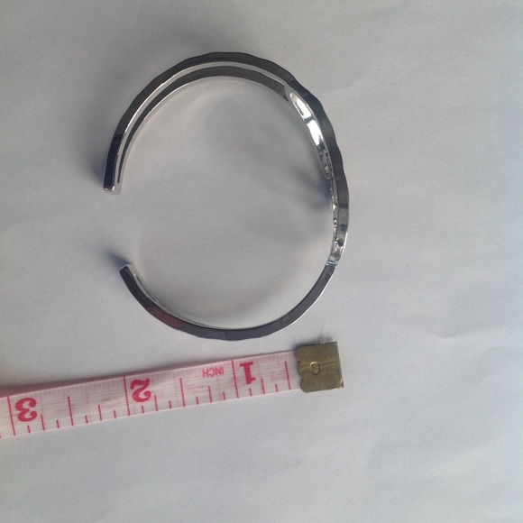 ❤️ NEW SILVER COLOR FACE EARRINGS AND BRACELET SET - Picture 7 of 8